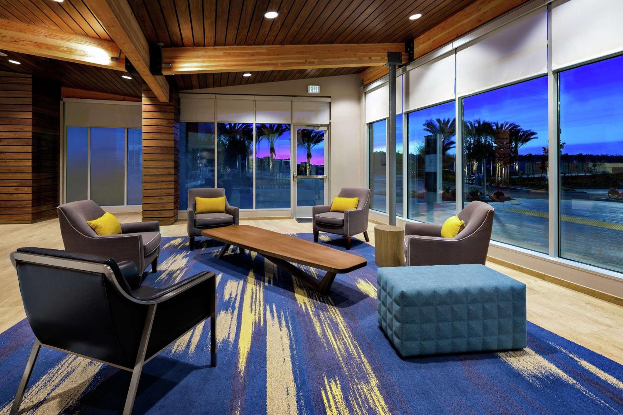 Hampton Inn & Suites San Diego Airport Liberty Station Exterior photo
